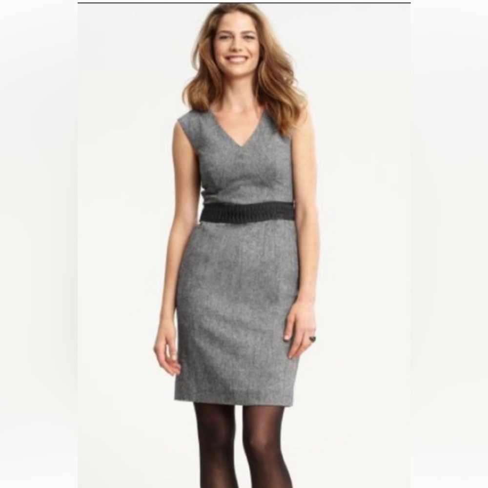 Banana Republic wool blend sleeveless gray dress with black ruffle waist size 6